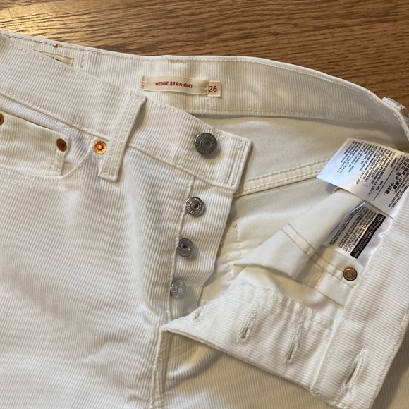 Levi’s wedge straight jeans in white - Picture 4 of 4